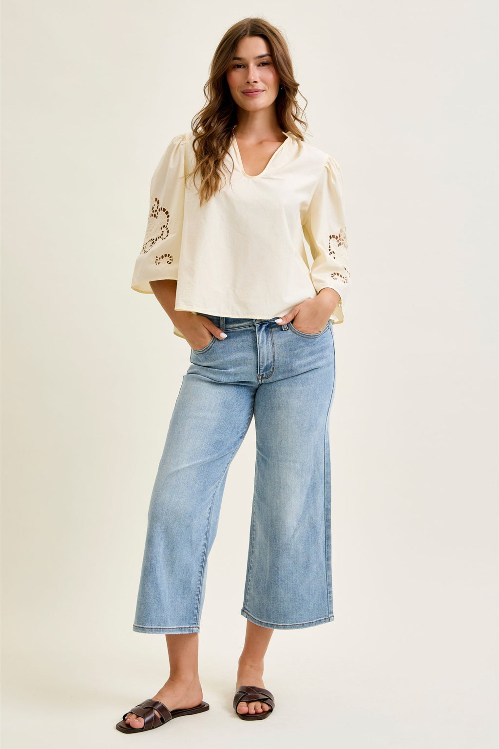Judy Blue Mid Rise Light Wash Wide Crop Jeans - Inseam 24 1/2