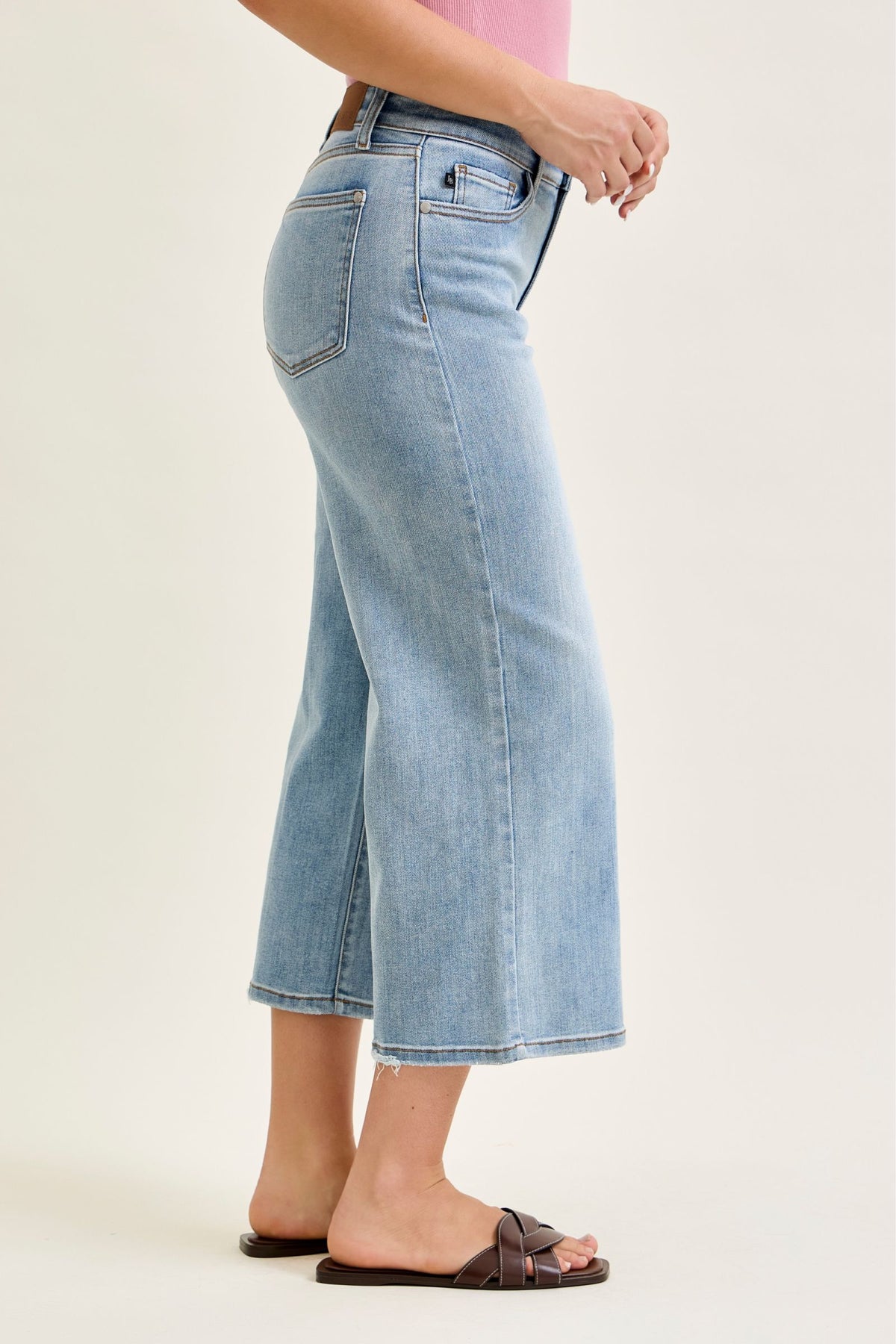 Judy Blue Mid Rise Light Wash Wide Crop Jeans - Inseam 24 1/2