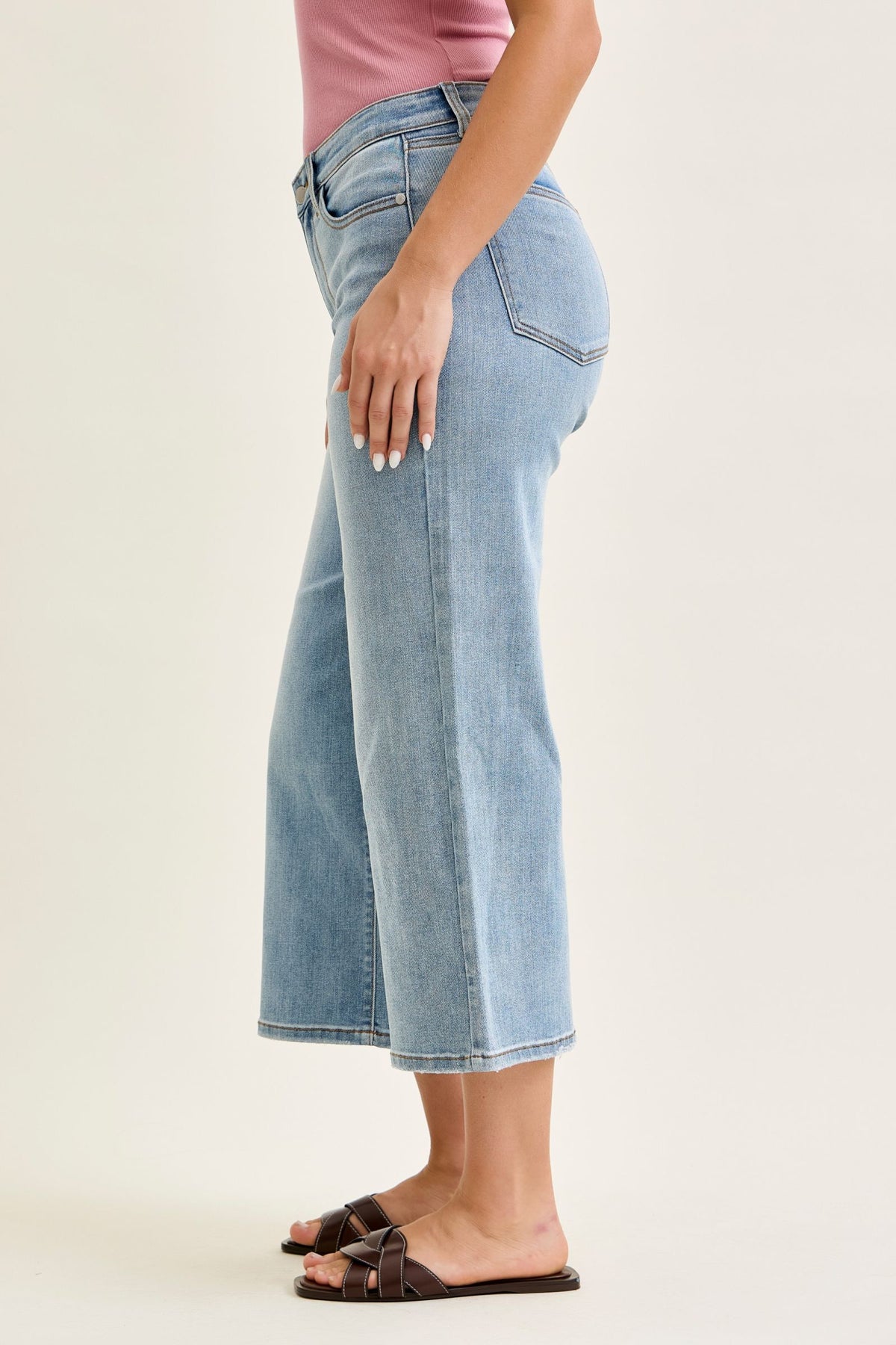 Judy Blue Mid Rise Light Wash Wide Crop Jeans - Inseam 24 1/2