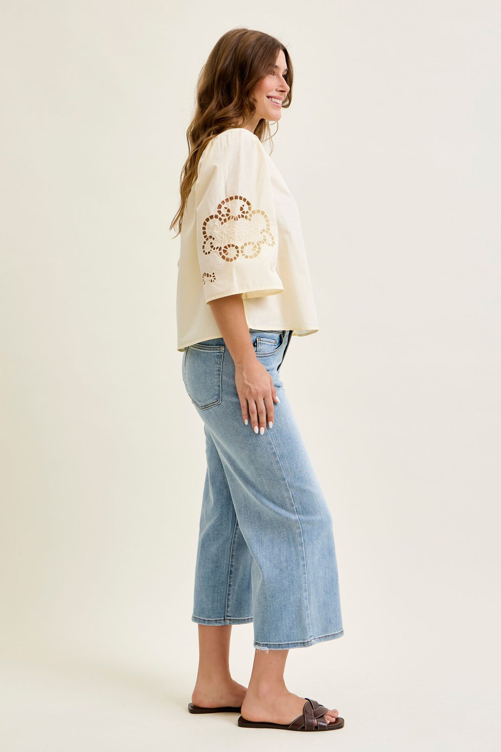 Judy Blue Mid Rise Light Wash Wide Crop Jeans - Inseam 24 1/2