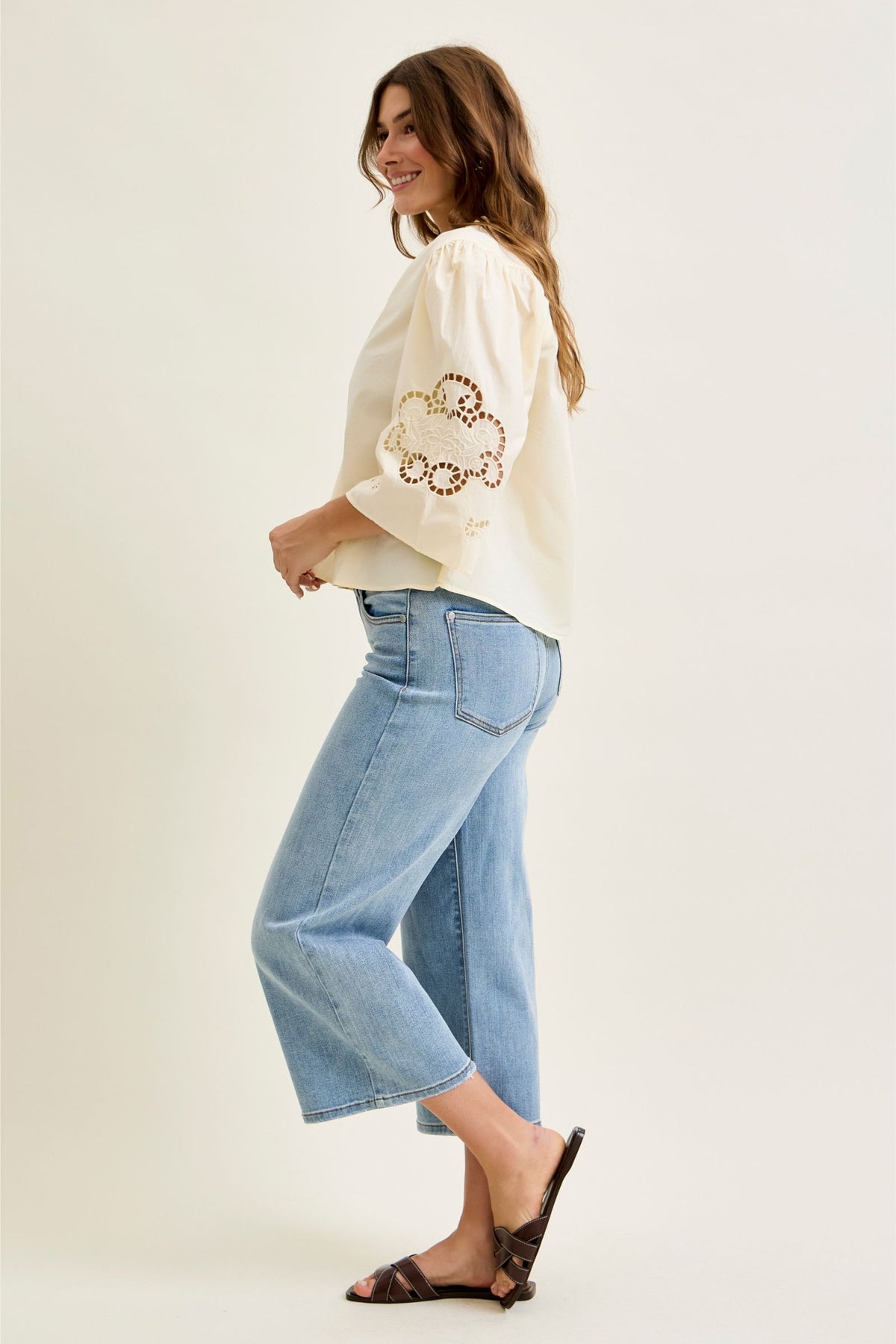 Judy Blue Mid Rise Light Wash Wide Crop Jeans - Inseam 24 1/2