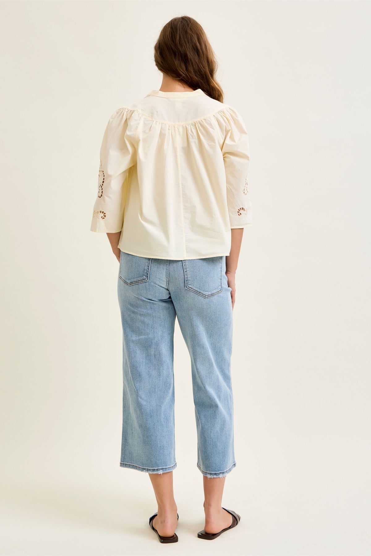 Judy Blue Mid Rise Light Wash Wide Crop Jeans - Inseam 24 1/2