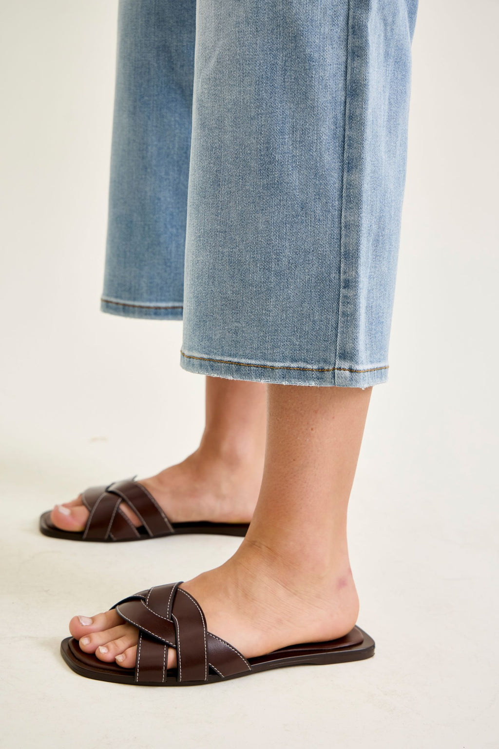 Judy Blue Mid Rise Light Wash Wide Crop Jeans - Inseam 24 1/2