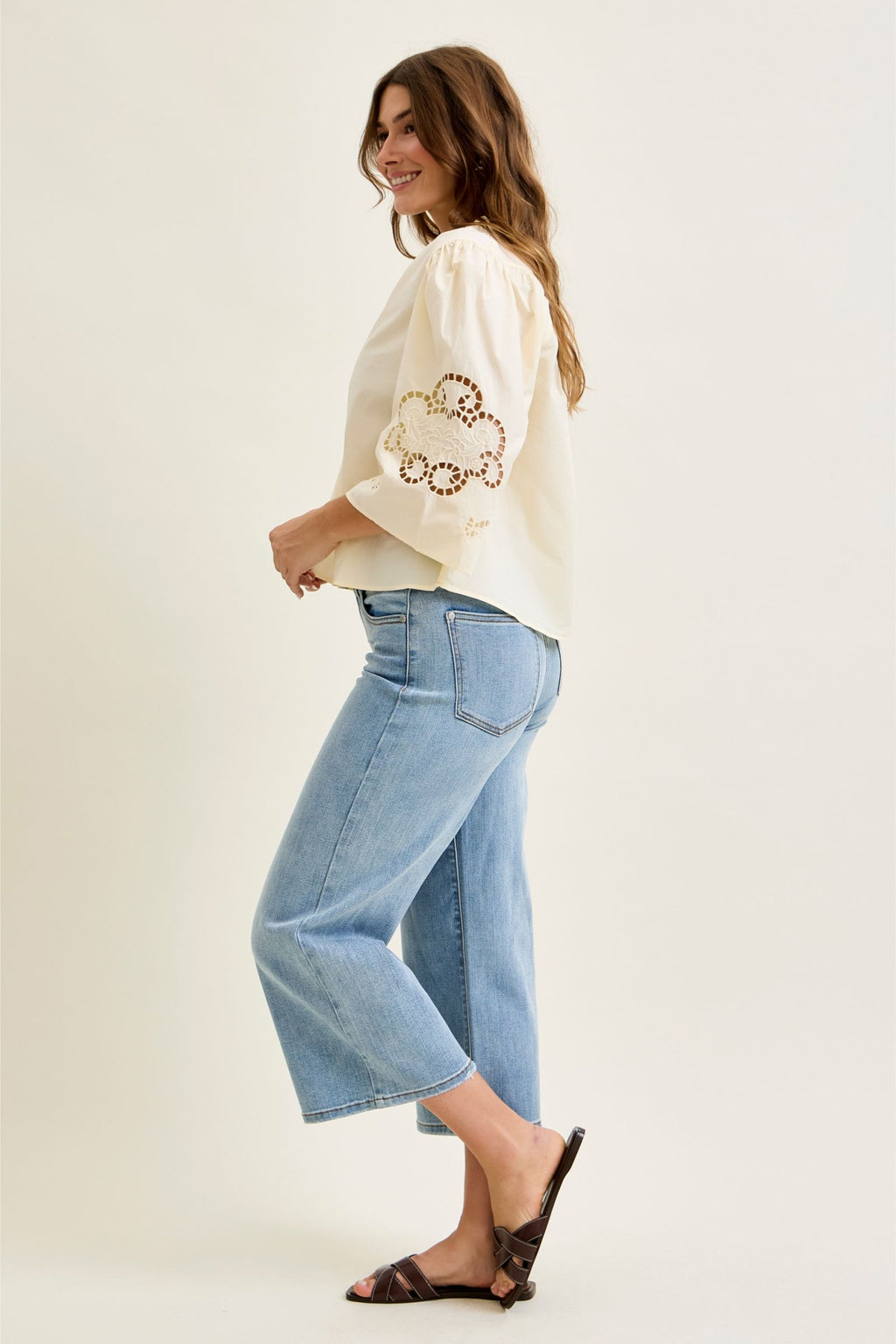 Judy Blue Mid Rise Light Wash Wide Crop Jeans - Inseam 24 1/2