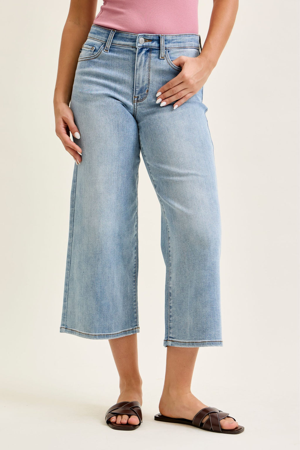 Judy Blue Mid Rise Light Wash Wide Crop Jeans - Inseam 24 1/2