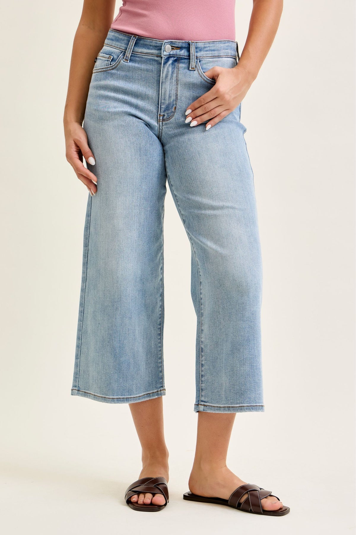 Judy Blue Mid Rise Light Wash Wide Crop Jeans - Inseam 24 1/2