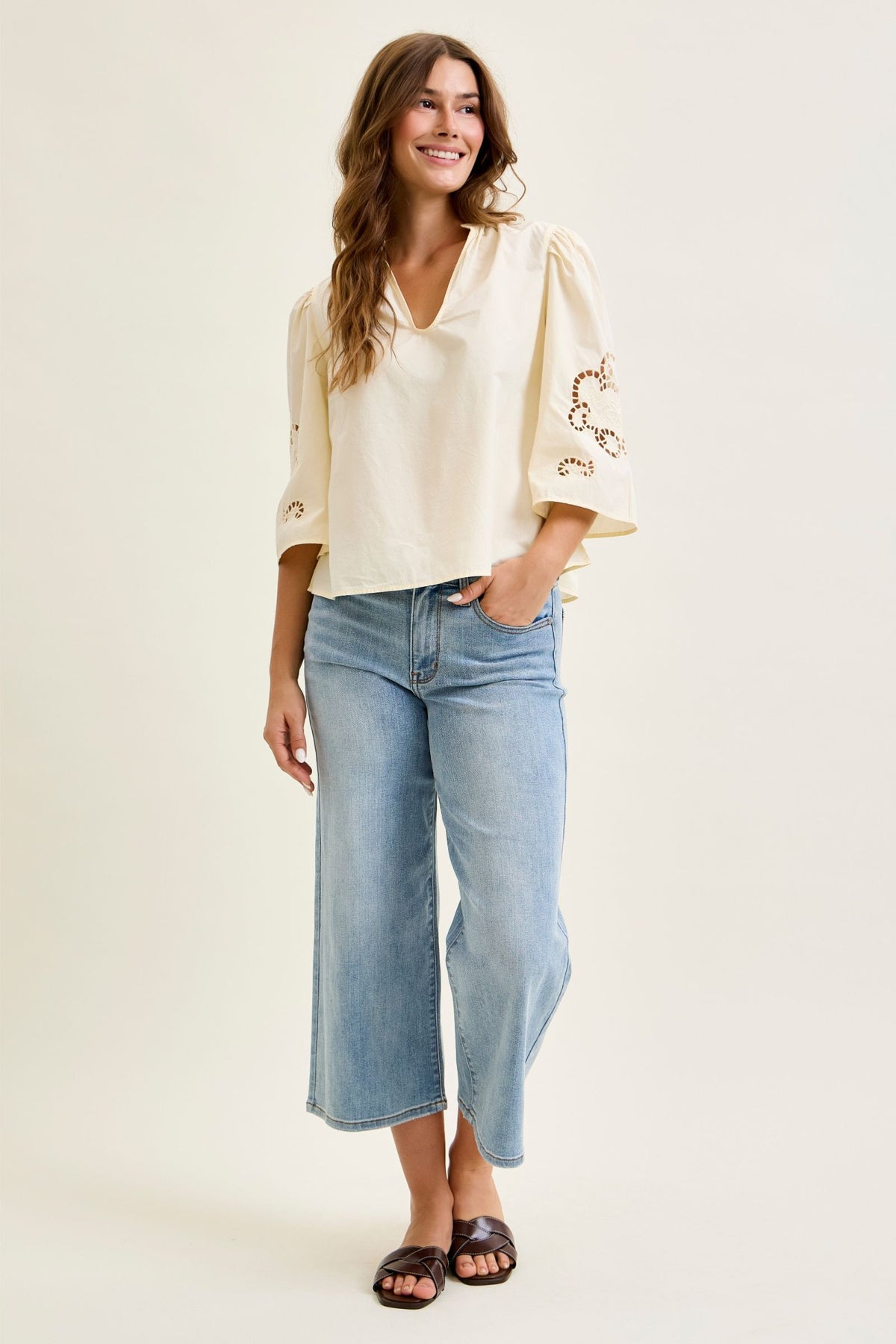 Judy Blue Mid Rise Light Wash Wide Crop Jeans - Inseam 24 1/2